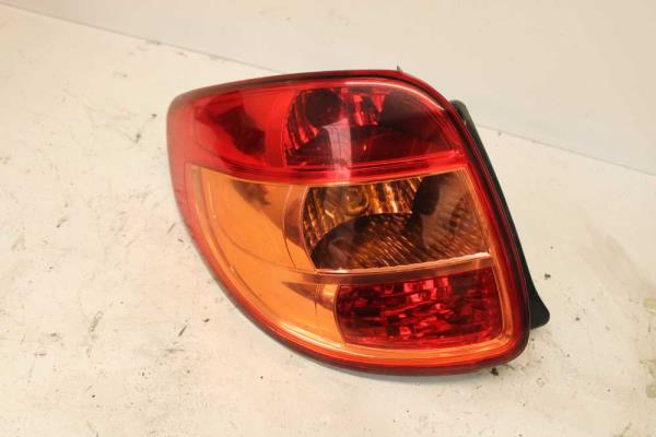 FEU ARRIERE GAUCHE SUZUKI - Vue 1